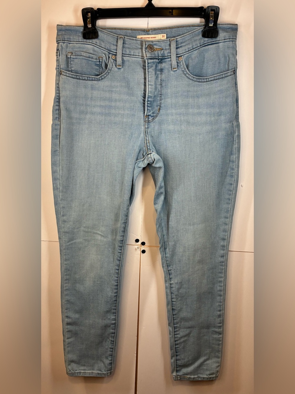 Levi’s 311 Shaping Skinny Jeans Women’s Size 30 Light Wash Stretch Denim